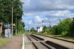 Blick über die Bahnsteige und Ausfahrsignale in Richtung Haldensleben in Groß Ammensleben.

Groß Ammensleben 02.08.2021