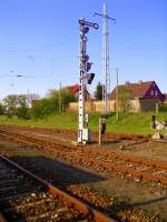 In nchsten Jahr wird die Strecke Nassenheide-Lwenberg (KBS 205) auf 160 Stundenkilometer ausgebaut, dann verschwindet auch dieses Formsignal. Lwenberg (Mark) am 20.04.2011.