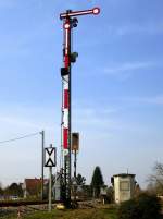 Flgelsignal in Gottenheim an der S-Bahn_Strecke Freiburg-Breisach, Mrz 2015