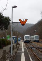 Einmal kurz warten bitte. Wärhend der Tf noch die Rampe wieder einpackte lichtete ich die beiden RegioShuttles mit dem Warte Signal in Heimbach ab.

Heimbach 19.03.2016