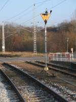 Vom Bahnsteig aus lie sich,am 12.November 2011,dieses Wrtersignal in Samtens fotografieren.