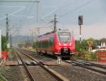 442 104-6 / 442 604-5 fährt am 11. Juli 2014 als RB nach Bamberg auf Ersatzsignal in Ebensfeld aus.