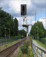 Dieses Signal mit eigenen Pflanzenbewuchs stand am 06.Aug.2016 als Motiv zur Auswahl.
Location war Kottenforst,an der Bahnstrecke Meckenheim-Bonn.