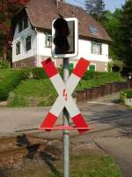 Ein Andreaskreuz steht am 01.05.09 in Albtal 