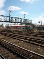 Zu den wenigen Bahnhfen in Berlin gibt es in Berlin Tempelhof noch eine Signalbrcke mit Formsignalen.