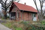 Blick auf das elektromechanische Stellwerk in Halle-Südstadt, das die umliegenden Fahrstraßen auf der Bahnstrecke Halle–Hann. Münden (KBS 590) legt. [24.12.2017 | 11:35 Uhr]