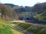 Der neue und der alte Buschtunnel in Aachen. Das Nadelhr auf der Strecke von Belgien richtung Aachen. Der neue Tunnel wurde 2008 fertiggestellt, der alte soll bald wieder befahrbar gemacht werden damit die Srecke wieder zweispurig genutzt werden kann.
