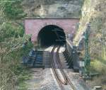 Der 269m lange Bernburgtunnel an der Gubahn 11.4.09. Das Bild entstand von einer Straenbrcke. Deutlich ist die ehemalige 2 gleisige Trasse zu erkennen