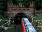 Licht am Ende des Tunnels. Cobra 186 213 (2821) hat am 21.09.2012 mit einem Autozug am Haken den Scheitelpunkt der Montzenrampe von Aachen West nach Belgien am Gemmenicher Tunnel auf deutscher Seite ereicht. Das Tunnelende der 870m langen Rhre liegt auf belgischer Seite.