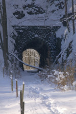 ein weiterer Tunnel im Schwarzbachtal, stillgelegte Schmalspurstrecke Goßdorf- Kohlmühle  Hohenstein (Sachsen) 22.01.2017 10:38 Uhr.