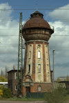 Wasserturm in Köthen, Schnappschuß aus dem IC im Vorbeifahren.15.04.2016 15:33 Uhr