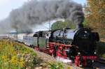 Die Dampflok 012 066-7 der Ulmer Eisenbahnfreunde (UEF)auf der Fahrt zur Vier-Tages Nostalgiefahrt nach Österreich am 02.10.14 zwischen Übersee und Bergen.