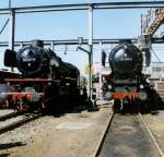 042 271-7 und 012 100-4 stehen bei Dampfloktagen in Meiningen 09.2001 