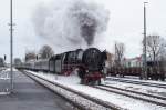 012 066-7 + 212 249-7 (Clärchen) Einfahrt Buchloe(Allgäu)am 4.03.2015 
Gotthardfahrt vom 4.03.2015-8.03.2015
(Mehrtagesfahrt mit der Dampflok über den Gotthard nach Locarno an den Laggo Maggiore) Ab August 2015 ist es nicht mehr möglich mit einer Dampflok ohne Vorspann einer modernen E-Lok über die Gotthardbahn zu fahren, denn ab August greift die neue Signaltechnik auf der Gotthardbahn und diese neue Technik ist bei einer Dampflok nicht nachzurüsten. Somit ist es die letzte Möglichkeit mit einem Dampfzug alleine über den Gotthard zu fahren.