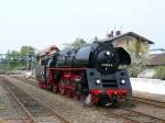 Die 01 509 als Gast in Wolsztyn mit klassisch preussischem Bahnhintergrund.
Die Lok wird gerade fr die Parade bereit gestellt.

05/2010 Wolsztyn/Wollstein