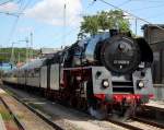 01 0509-8 mit Sonderzug 61497 von Leipzig Hbf nach Putbus vor der Ausfahrt im Bahnhof Bergen auf Rgen.14.06.2014 