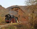 01 1533-7 mit DPE 24054 der EF Treysa auf der Fahrt von Treysa über Limburg(Lahn) nach Koblenz-Ehrenbreitstein hier am 27.12.15 auf der Lahnbrücke bei Lahnstein. 