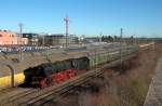 001 180 am 06.12.15 bei der Durchfahrt des Güterbahnhofs München-Freimann