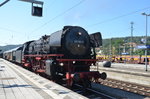 001 180-9 steht mit einem Sonderzug der Plandampfveranstaltung Fünf Tage Dampf im Ries am 26.08.16 in Treuchtlingen. Der Zug kommt über Donauwörth aus Nördlingen und wird von Treuchtlingen aus über Gunzenhausen nach Nördlingen zurückkehren.