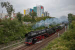 01 1519 und 01 2066 an der Storkower Straße in Berlin am 24.09.2022.