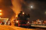 41 018 am 13.12.08 mit dem Weihnachtssonderzug von Salzburg nach Stuttgart bei einem kurzen Halt in Mnchen Ost