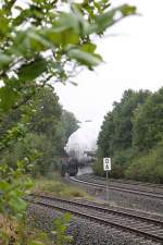 Als Vorspann arbeitet 01 1075 an diesem 21.09.2014. Die zweite 01 ist mir leider nicht mehr im Gedächtnis geblieben. Hier bei der bekannten Brücke kurz nach Neuenmarkt-Wirsberg bei Kilometer 75,4.