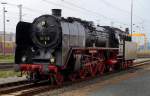 01 118 der Historischen Eisenbahn Frankfurt am Vormittag des 06.09.2014 auf Rangierfahrt im Schweinfurter Hauptbahnhof. Sie setzt gerade um, ans andere Ende ihres Sonderzuges und wird wenig später ihre Fahrt zu den XX. Meininger Dampfloktagen fortsetzen.