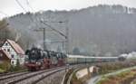 Die Dampflokomotiven 03 2155-4 und die 03 1010 in Doppeltraktion fahren zusammen mit der Schiebedampflokomotive 35 1097-1 mit einem Sonderzug aus Dresden nach Decin CZ in Königstein durch das Elbtal.Bild 7.4.2017