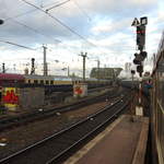 DAMPFLOK 03-1010 UND RHEINGOLD-BEGEGNUNG IN KÖLN  Am Abend des 22.4.2017 kommt der Dampfzug der Eisenbahnfreunde TREYSA zurück von  KOBLENZ und fährt gerade in die