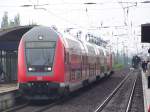 Am Gleis 2 steht der RE2 nach Cottbus bereit, whrend der Dampfsonderzug mit der Lok 03 1010-2 zur Scheinanfahrt ansetzt. Lbbenau/Spreewald der 01.05.2008