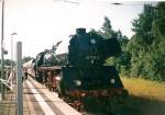 Im 2005 fuhr eine Woche lang ein Sonderzug zwischen Binz und Warnemnde mit der 03 1010.An einem Morgen habe ich diesen Zug vor der Abfahrt abgelichtet.