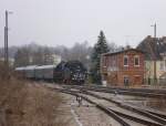 03 2155-4 war am 31.03.13 mit einer Osterfahrt unterwegs, von Nossen nach Greiz. Hier zusehen bei Scheefall in Wnschendorf.