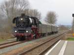 03 1010-2 im Bahnhof von Halberstadt Spiegelsberge mit einem Sonderzug nach Erfurt zum Weinachtsmarkt von Blankenburg (Harz)am 20.12.2014