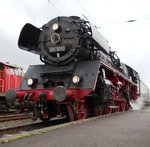 Traditionsgemeinschaft Bw Halle 03 1010 als Ersatz für 50 3552 aus Hanau mit einen Sonderzug nach Stockheim zum Bahnhofsfest am 24.04.16 in Hanau Hbf 