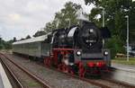 35 1097-1 stellt am 10.6.2017 den Sonderzug von Pritzwalk nach Meyenburg im Startbahnhof bereit.