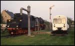 Eisenbahn Denkmal im BW Hoyerswerda am 6.10.1992: Links steht 351019 und daneben der Prototyp DR Triebwagen 173001.