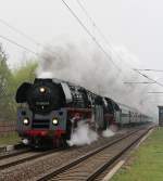 Mit diesem Bild sind es bei mir 500 Bilder auf bahnbilder.de. 01 0509-8 und 35 1097-1 kommen am diesem 05.04.2014 mit dem DPE 95971 durch Oberrothenbach gefahren, mit 300m Wagenlänge und 11 Wagen war es ein stattlicher Sonderzug.