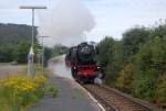 23 042 mit einem Sonderzug anlsslich des 10-jhrigen Bestehens der Kurhessenbahn, 02.09.2012 Hp. Willingen-Stryck (Mhlenkopfschanze)