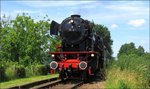 Ein Tässchen Kaffee ,schnell noch einen Keks nachgeschoben, da macht sich auch schon die 23 076 der VSM mit lauten Zischen und Pfeifen bemerkbar. Bahnnostalgie am frühen Vormittag des 10.Juli 2016 bei der ZLSM in den Niederlanden anlässlich der Stoomtraintagen (9-10 Juli 2016). Szenario bildlich festgehalten an der Station Eys-Wittem, Südlimburg, Nederlands.