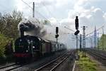 38 2267 zog am 29.4.17 den Pendelsonderzug nach Essen Hbf durch Essen Steele Ost.