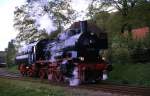 381772 setzt am 28.4.1990 im Bahnhof Brochterbeck auf der Teutoburger Wald Eisenbahn um.