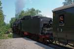 Die 38 2267 (ex. P8 2553 Erfurt) vom Eisenbahnmuseum Bochum-Dahlhausen mit Nostalgiezug der RuhrtalBahn am 05.06.2011 fhrt von Hattingen/Haltepunkt Henrichshtte weiter Richtung Hagen. Die Lok wurde 1918 unter der Fabriknummer 15695 von der Fa. Henschel gebaut.