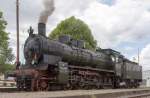 Vor der Abfahrt. P8 2455  Posen  (Linke-Hofmann-Werke Breslau, Baunr. 1804, Bauj. 1919)  wird in Blomberg-Zollhaus vor den abfahrbereiten Zug der  Sauschwänzlebahn  nach Weizen gespannt. (15.06.2014)