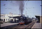 411231 fährt hier am 26.8.1990 gegen 14.10 Uhr mit dem Personenzug nach Güsten ab.