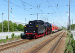 IGE Werrabahn-Eisenach 41 1144-9 mit dem  Regenbogen-Express  von Sömmerda nach Eisenach, am 05.05.2018 in Erfurt Ost. Zum Transport der Fahrräder lief der Steuerwagen D-DB 50 80 80-35 384-2 DABpbzfa hinter der Lok mit.