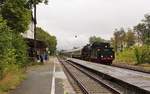 41 1144-9 fuhr heute mit dem Rotkäppchen-Express von Gera über Saalfeld nach Freyburg an der Unstrut. Denn zwischen Gera und Jena-Göschwitz wird gebaut. Hier ist der Zug in Pößneck oberer Bahnhof zu sehen. 