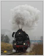 Nach der Kreuzung mit dem Regionalzug in Walldorf am 12.10.2007 ging es fr 41 1144 und ihrem Fotozug weiter nach Eisenach.