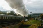 41 1144-9 mit dem Elstertalexpress bei der Ausfahrt in Greiz. Am Morgen des 04.10.08