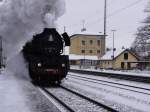 41 1150 des Bayerischen Eisenbahnmuseums auf der Fahrt als von Nrdlingen kommender Sonderzug ,,Christkindl-Express'' nach Salzburg, Durchfahrt Bahnhof Ostermnchen an der Strecke Mnchen-Rosenheim am