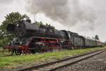 Vorbeifahrt des Museumszuges des Bayerischen Eisenbahnmuseums zum Fototermin (Scheinanfahrt) in Wassertrüdingen am 29.05.2014.